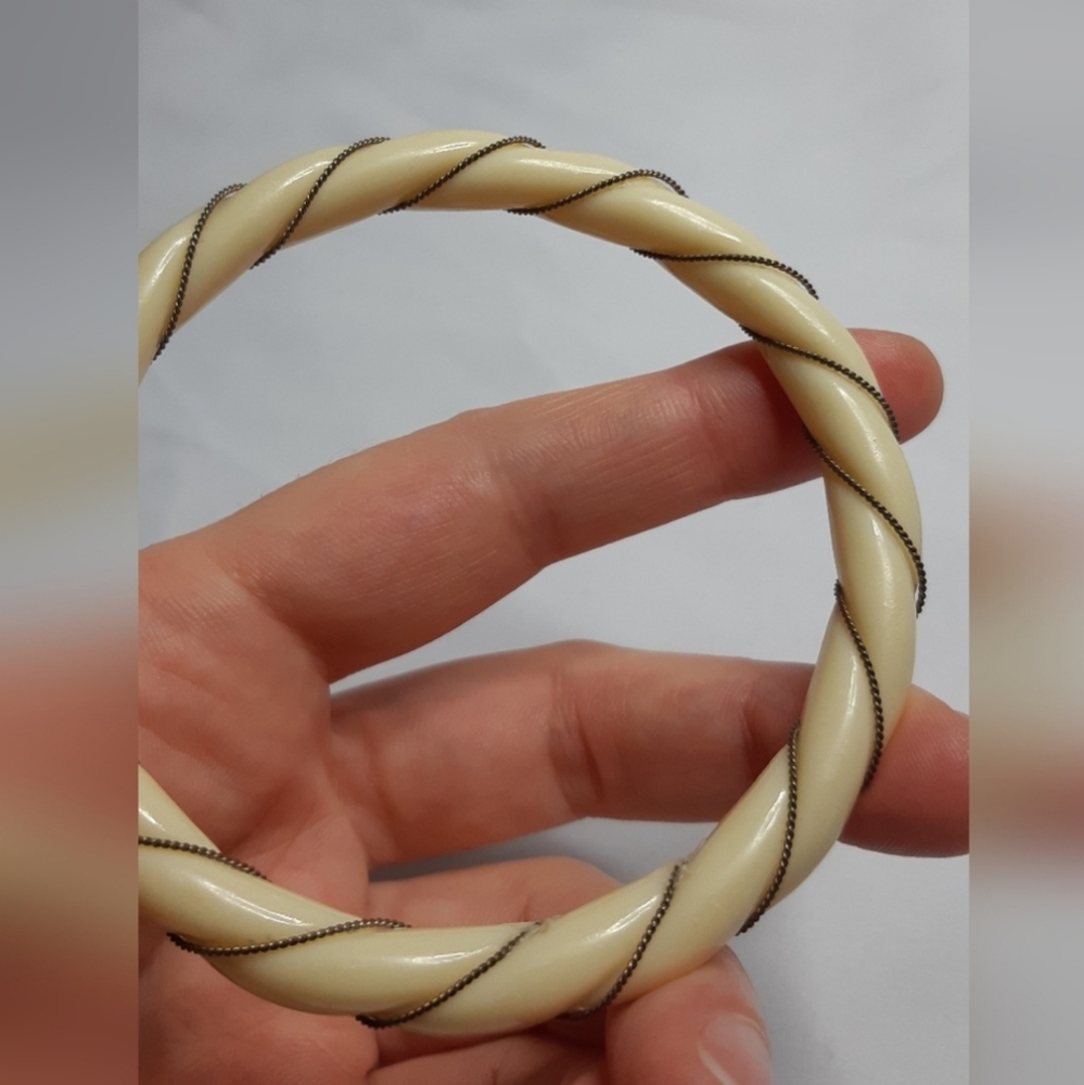 Ivory Bangle Bracelet - Picture 5 of 6